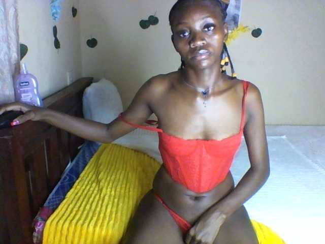 Luna-Noir live cam on BongaCams