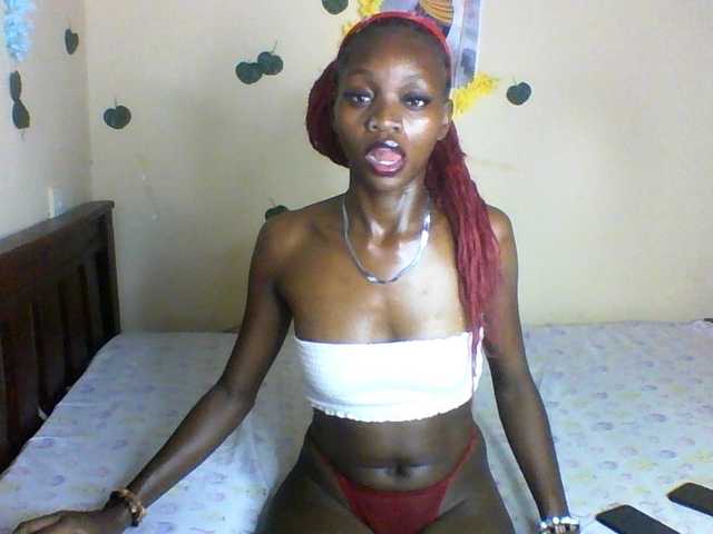 Luna-Noir live cam on BongaCams