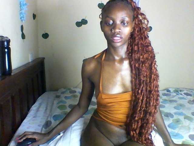 Luna-Noir live cam on BongaCams