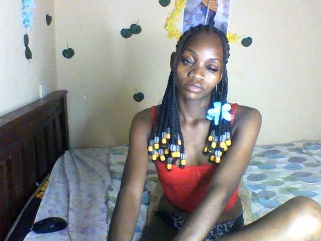 Luna-Noir live cam on BongaCams