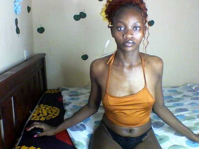 Luna-Noir live cam on BongaCams