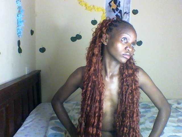 Luna-Noir live cam on BongaCams