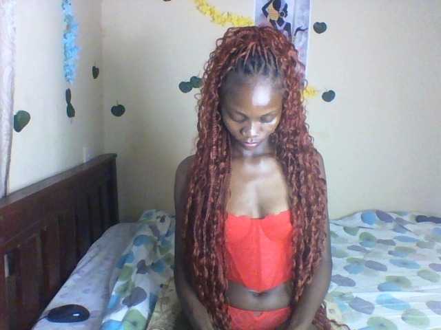 Luna-Noir live cam on BongaCams
