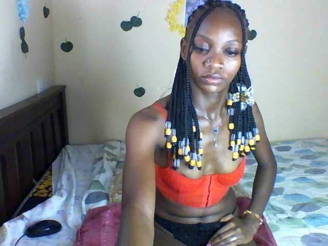 Luna-Noir live cam on BongaCams