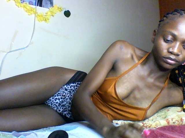 Luna-Noir live cam on BongaCams