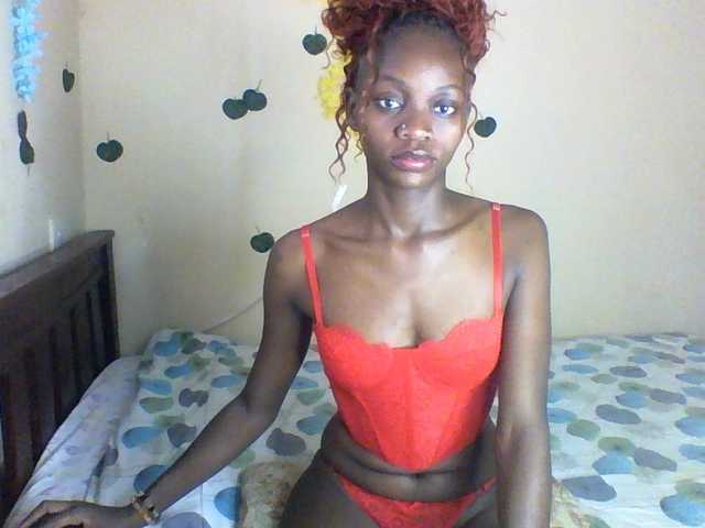 Luna-Noir live cam on BongaCams