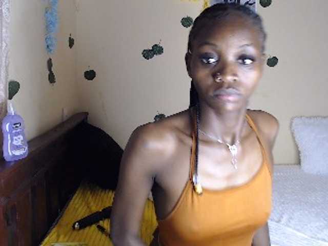 Luna-Noir live cam on BongaCams