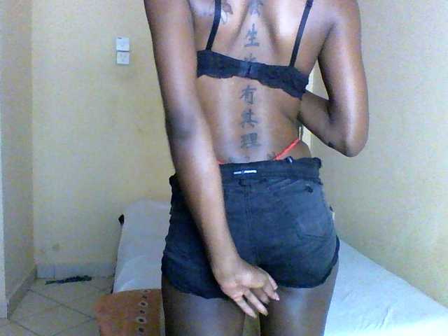 Luna-Noir live cam on BongaCams