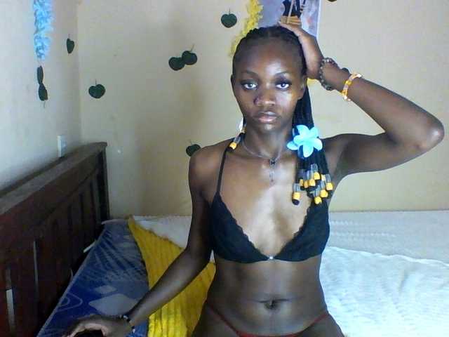 Luna-Noir live cam on BongaCams