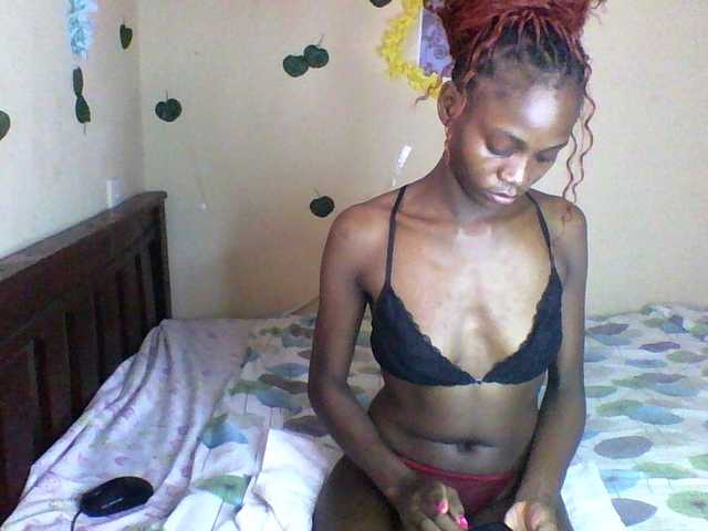 Luna-Noir live cam on BongaCams