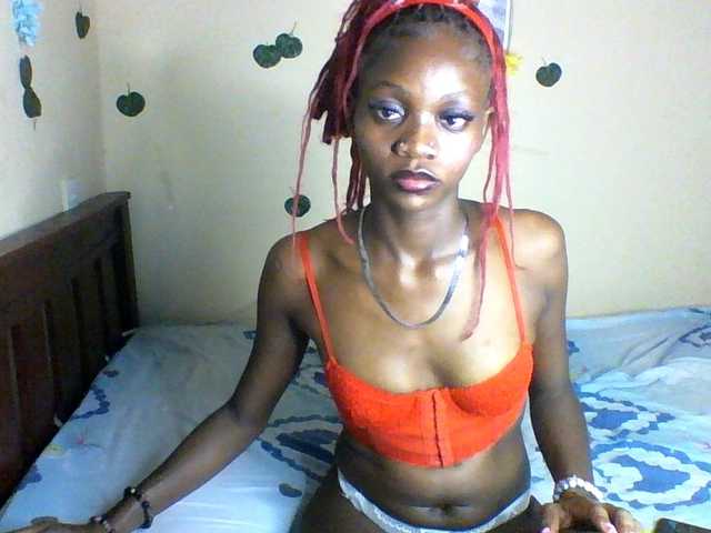 Luna-Noir live cam on BongaCams