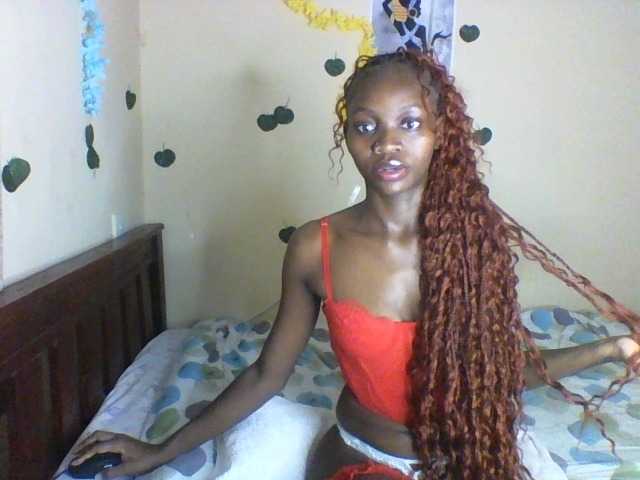 Luna-Noir live cam on BongaCams