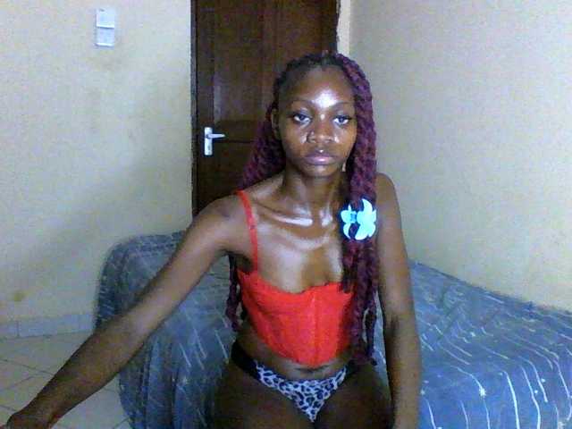 Luna-Noir live cam on BongaCams