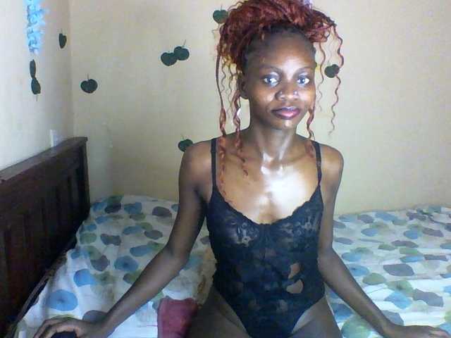Luna-Noir live cam on BongaCams