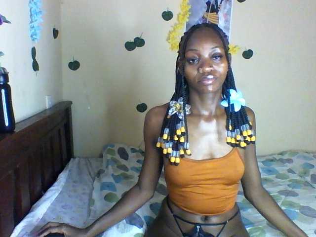 Luna-Noir live cam on BongaCams