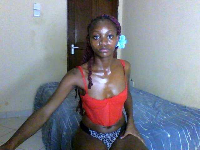 Luna-Noir live cam on BongaCams