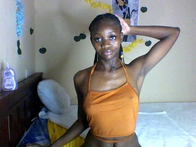 Luna-Noir live cam on BongaCams