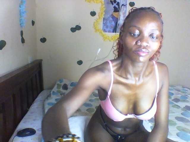 Luna-Noir live cam on BongaCams