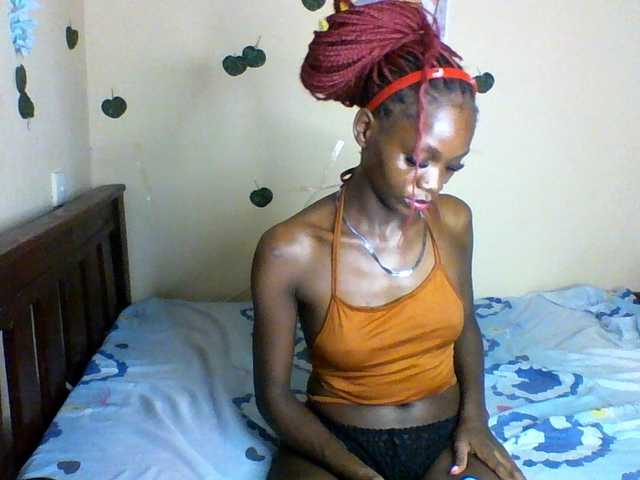 Luna-Noir live cam on BongaCams