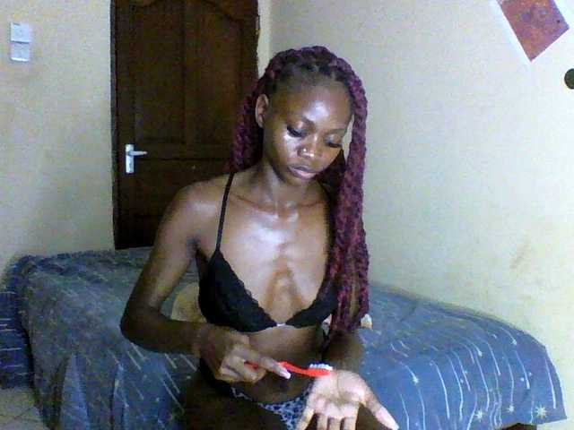 Luna-Noir live cam on BongaCams