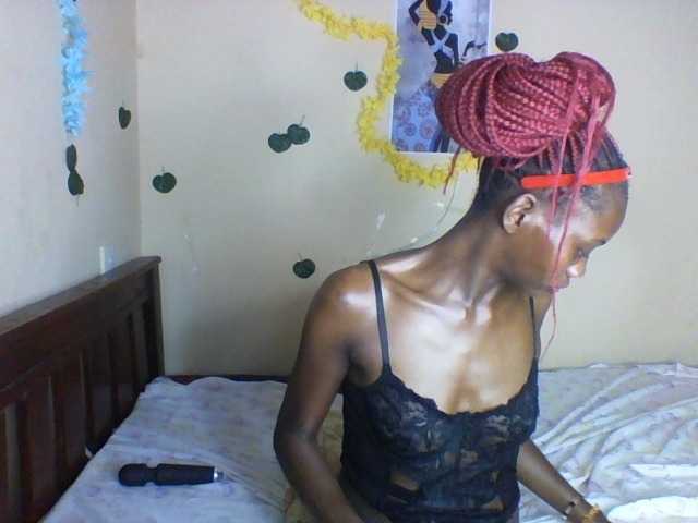 Luna-Noir live cam on BongaCams