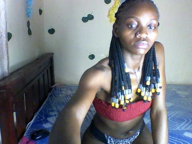 Luna-Noir live cam on BongaCams