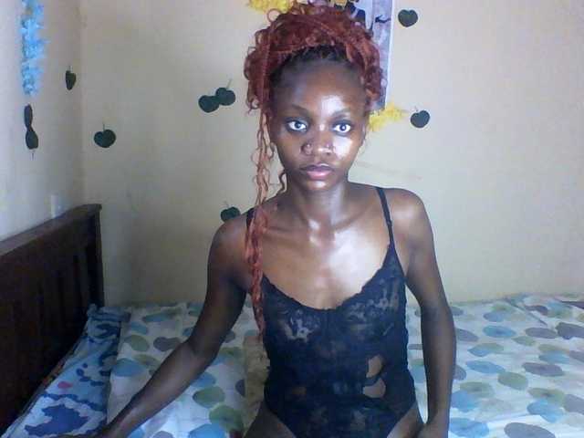 Luna-Noir live cam on BongaCams