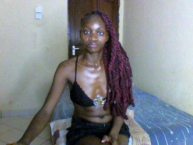 Luna-Noir live cam on BongaCams