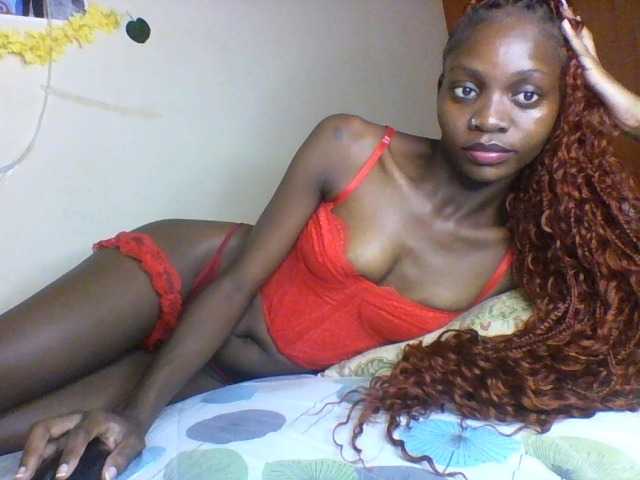 Luna-Noir live cam on BongaCams