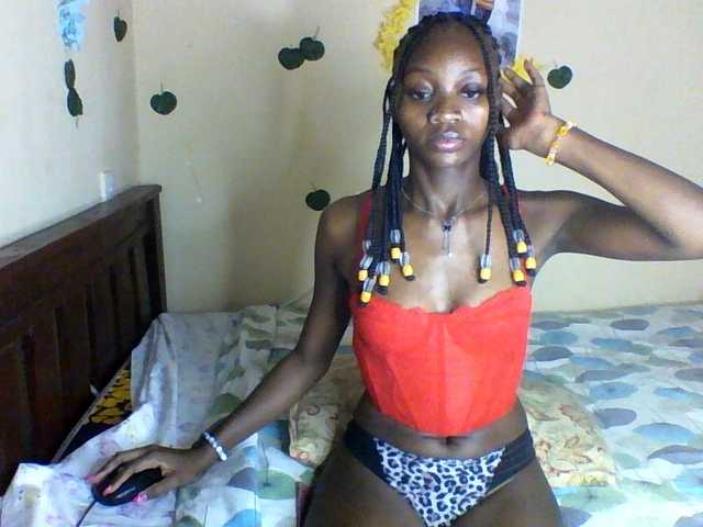 Luna-Noir live cam on BongaCams