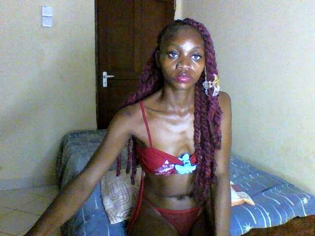 Luna-Noir live cam on BongaCams