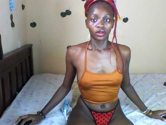 Luna-Noir live cam on BongaCams