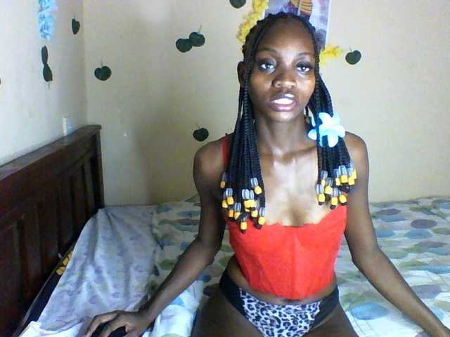 Luna-Noir live cam on BongaCams