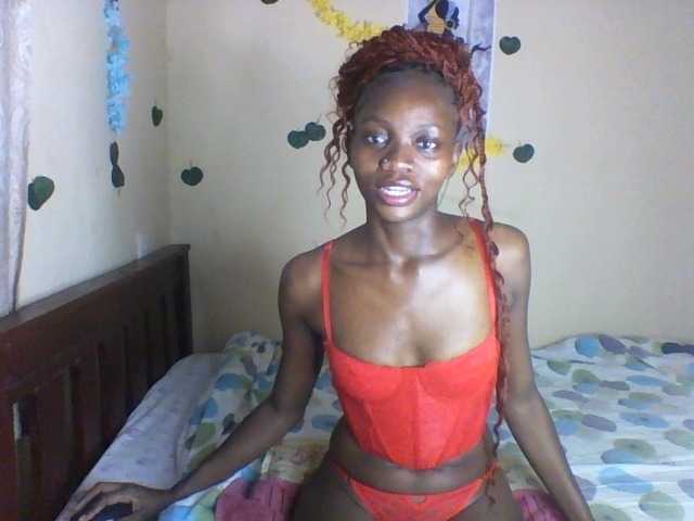Luna-Noir live cam on BongaCams