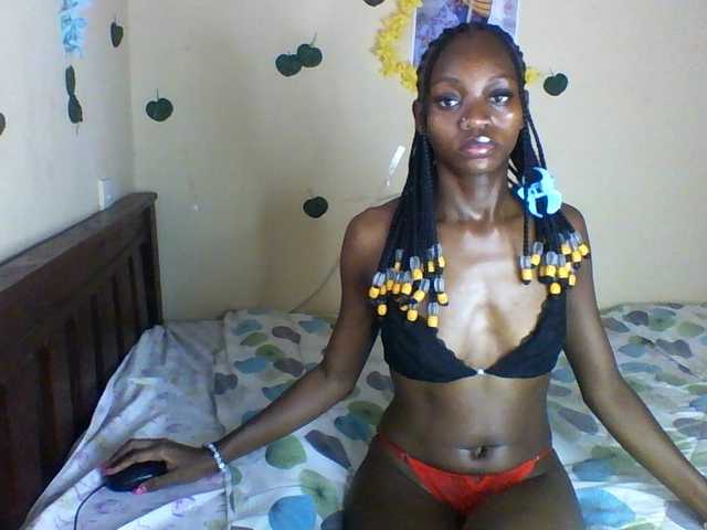 Luna-Noir live cam on BongaCams