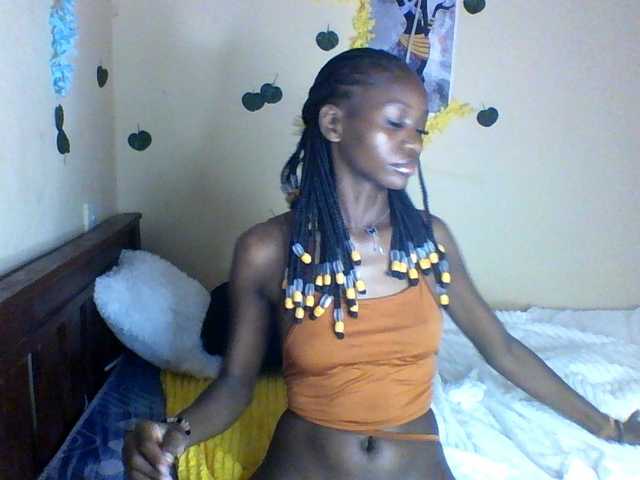 Luna-Noir live cam on BongaCams