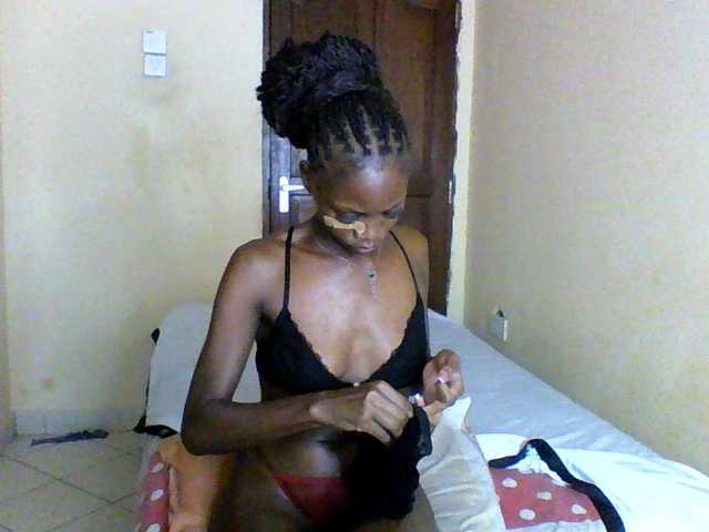 Luna-Noir live cam on BongaCams