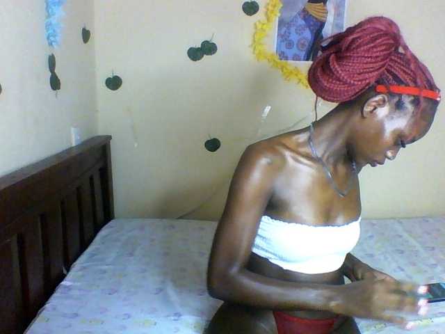 Luna-Noir live cam on BongaCams