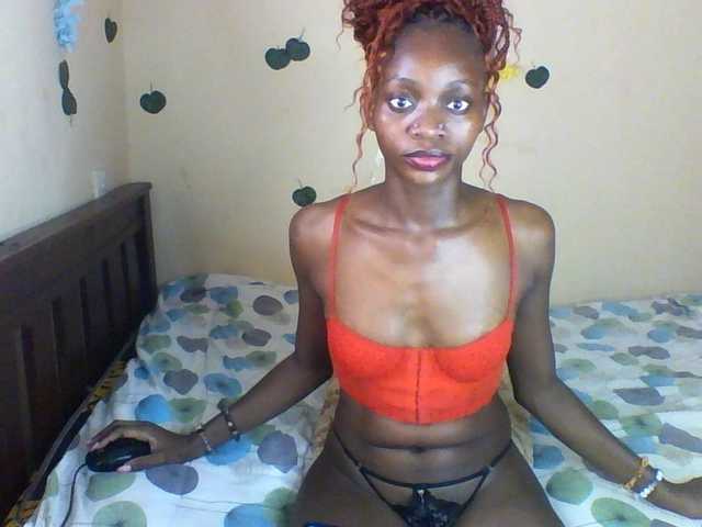 Luna-Noir live cam on BongaCams