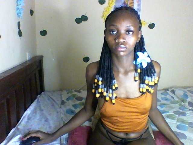 Luna-Noir live cam on BongaCams