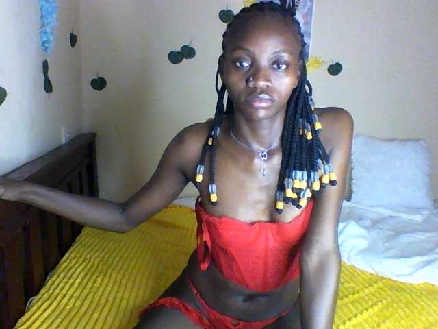 Luna-Noir live cam on BongaCams