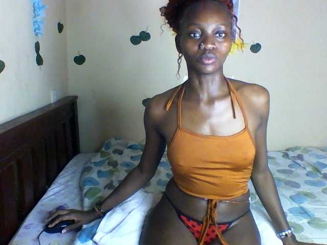 Luna-Noir live cam on BongaCams