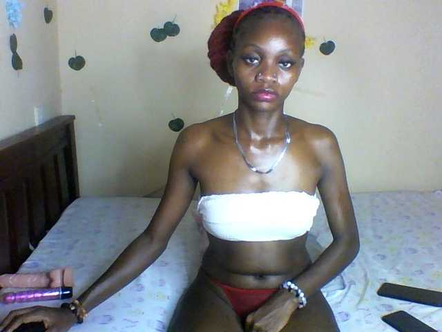 Luna-Noir live cam on BongaCams