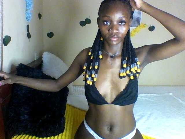 Luna-Noir live cam on BongaCams