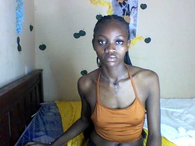 Luna-Noir live cam on BongaCams