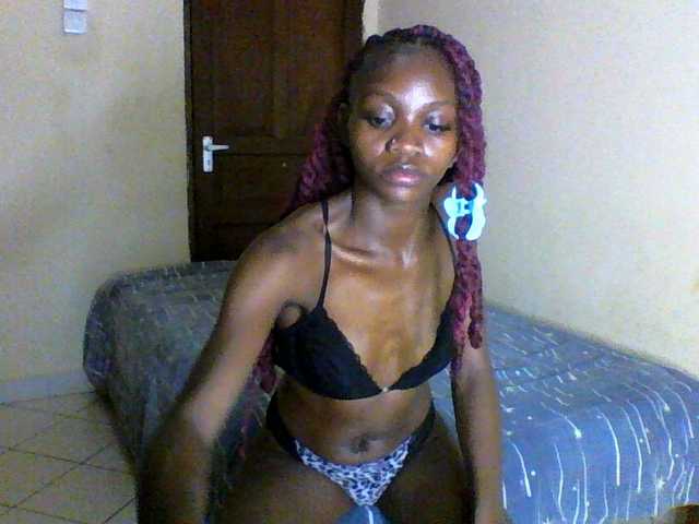 Luna-Noir live cam on BongaCams