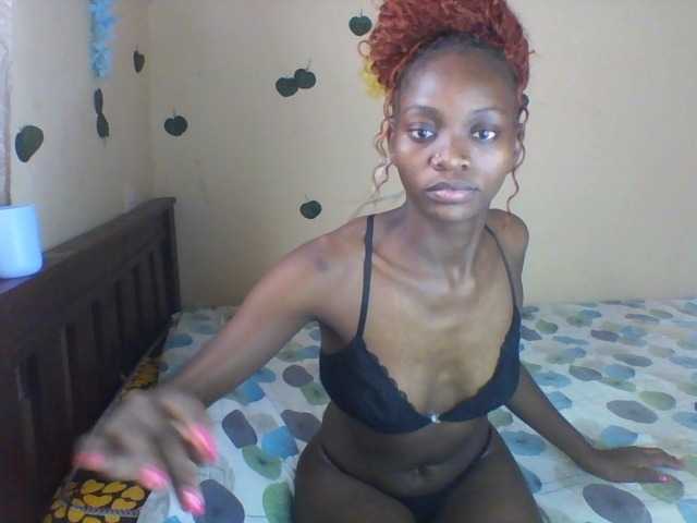 Luna-Noir live cam on BongaCams
