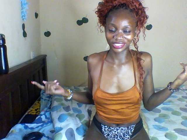 Luna-Noir live cam on BongaCams