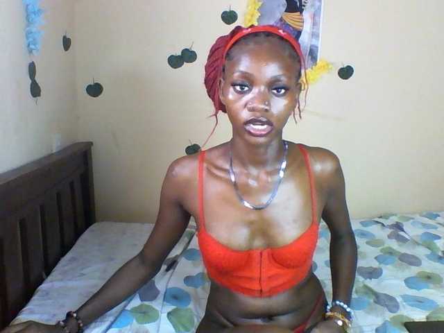 Luna-Noir live cam on BongaCams