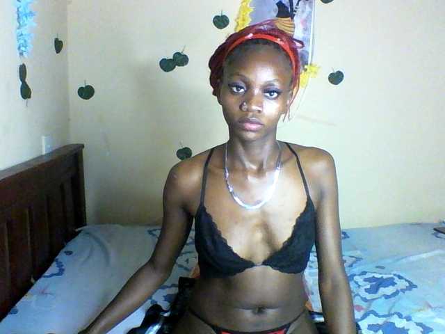 Luna-Noir live cam on BongaCams